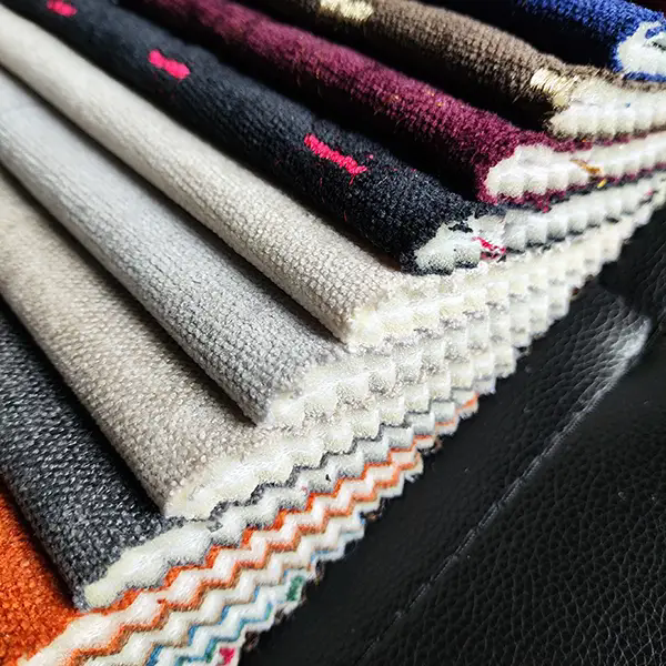 Comment le tissu automobile Jacquard rehausse-t-il les intérieurs automobiles et façonne-t-il les futures tendances en matière de design ?